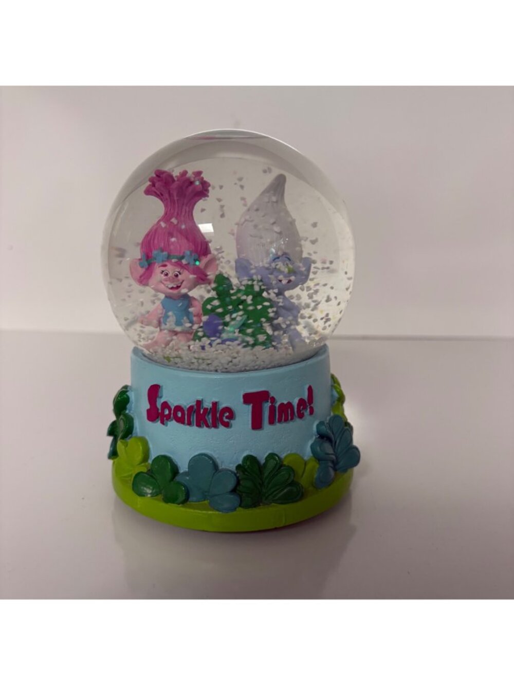 Trolls Musical Snow Globe Poppy and Guy Diamond Sparkle Time 2016